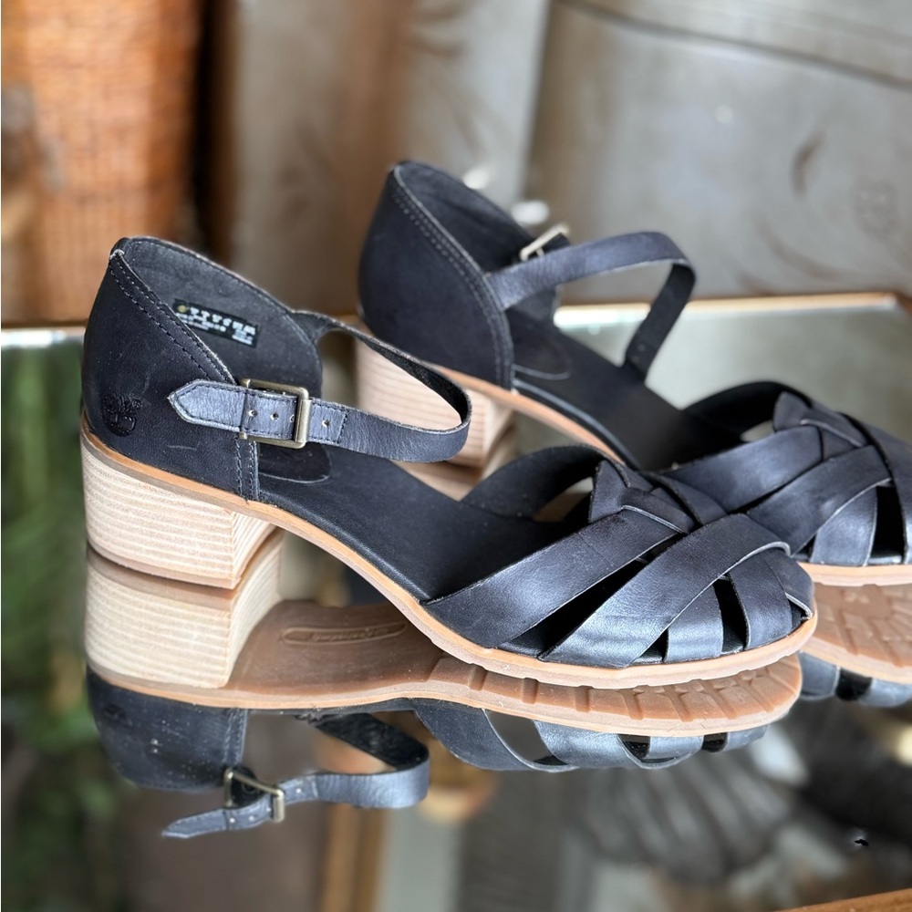 Leather fisherman style ankle strap Mary Jane style comfortable shoes